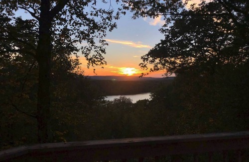 Monterey Ski Chalet | Beautiful, Private Berkshires Retreat w Magic View! 5min to Lake Garfield Beach