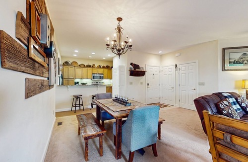 Sugar Mountain Condo | Beautiful & secluded mountain condo w/a full kitchen, furnished deck, & views
