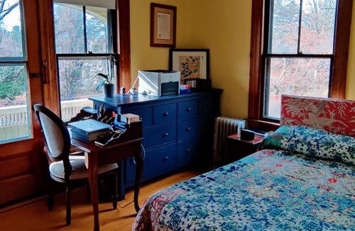 Amherst House | Beautiful Victorian Downtown Amherst w/Electric Car Charger