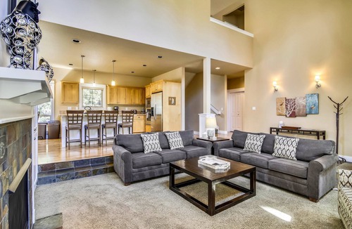 RiverWild House | Big Canyon - Elegant & Spacious, 3 Master King Suites! Community Hot Tub (and Seasonal Pool)