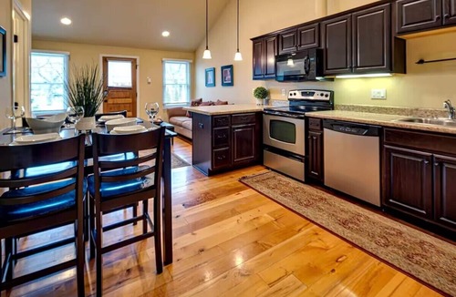 Old Bend House | Bluebird Day - Twin Mills Bungalow in Bend, OR, featuring 2 cozy bedrooms.