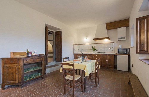 Grassina House | Casa Bonannia M: A bright two-story apartment in the characteristic style of the Tuscan countryside.
