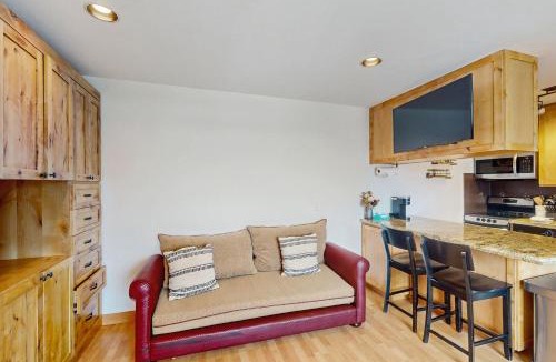 Historic District Apartment | Chateau Studio