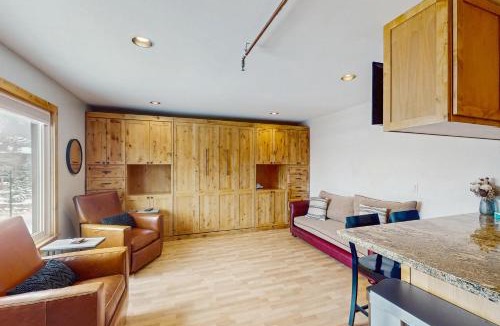 Historic District Apartment | Chateau Studio