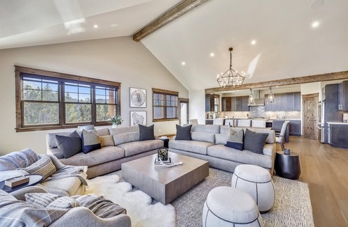 Baldy Mountain House | Cocoa Cabin: New Baldy Mtn Home, Hot Tub & Steam Shower, EV Charger!