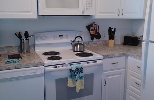 Palmetto Dunes Villa | "Comfy and Cozy Villa" Overlooking Pool , walk to Beach W/tons of Amenities!