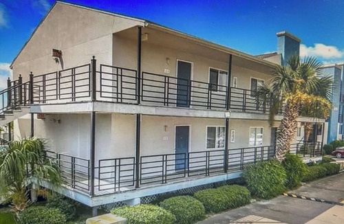 Slidell Condo | Cosy Waterfront.