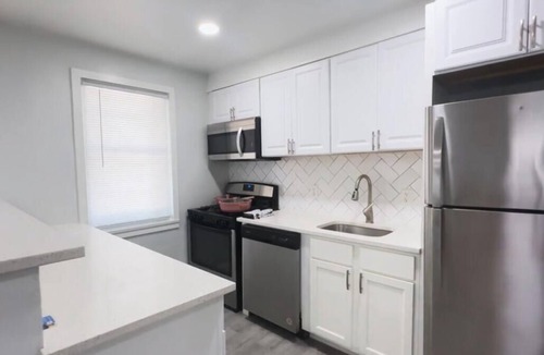 Lake Walker Apartment | Cozy 2-bedroom apartment in fantastic Baltimore with AC, WiFi