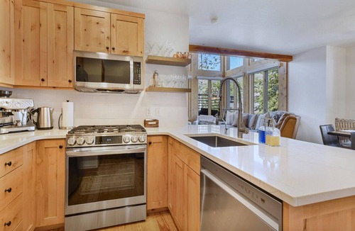 Deer Valley Villa | Deer Valley Loop Ski Home - 7-Min Walk to Main Street, 150 Yards to Bus Stop
