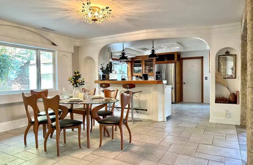 Kit Carson House | Elegant & Cozy Poolside Villa!