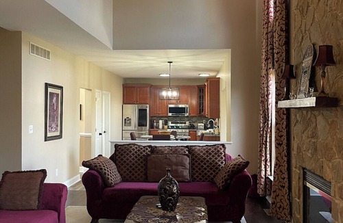 New Castle House | Elegant Family Stay Quiet Neighborhood Comfort