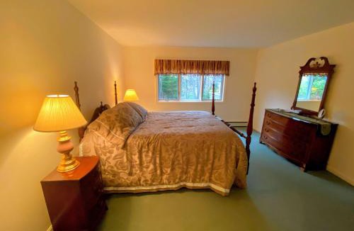 Carroll Villa | F9 Fairway Village home on the Mt Washington golf course - in the heart of Bretton Woods