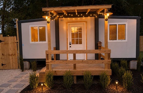 Oberlin House | Firefly Hollow, Fire Pit & Outdoor Shower, 6 Minutes to Coushatta Casino
