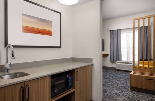 Quad Cities Hotel | Hampton Inn & Suites Moline-Quad City Int'l Aprt
