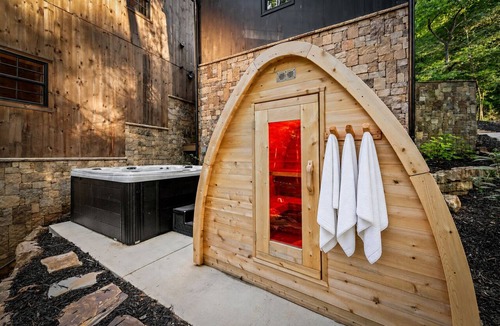 Cashes Valley Cabin | Hemlock Haven: Creekside Paradise Pool Sauna HotTub FirePit Fun Games