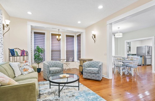 Silverton House | Historic Silverton Charmer - Cute, Near the Falls, Oregon Garden & Pet Friendly