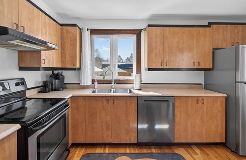 Labelle Ski Chalet | Hot Tub Lakeside Cottage – 30 Min from Mont Tremblant