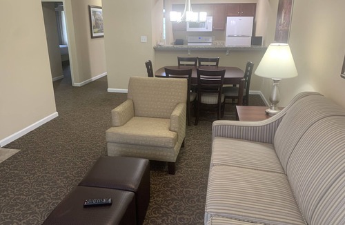Berkeley House | Huge 4BR townhouse at Historic Hilton Powhatan Resort. Pools, tennis, activities