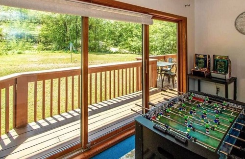 Madison Villa | Indoor Pool and Sauna, Dog and Family Friendly