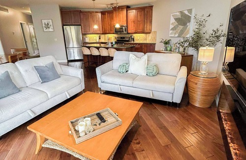 Westbank Condo | *LAKEFRONT + POOL VIEW* 3br/2bath Spacious + Beautiful Condo