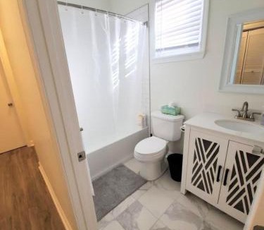Durham House | LakewoodLyon Park Renovated Cottage Near Duke 28B