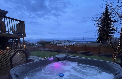 Crofton Apartment | Lovely oceanside 1-bdrm suite Fireplace HotTub