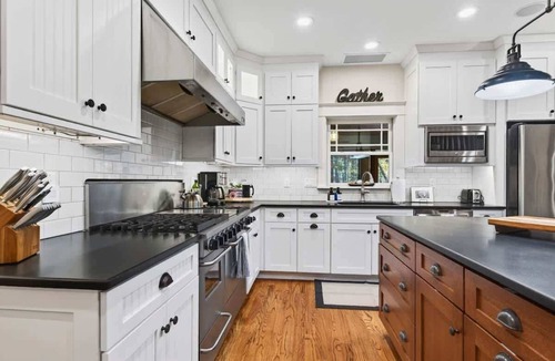 Fletcher House | LUX 3 Acrs Retreat | Game Room/Hot Tub/BBQ/FirePit
