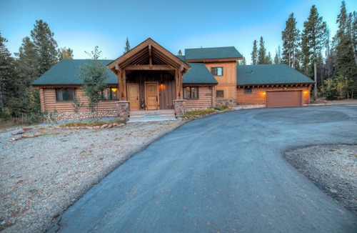 Breckenridge House | Luxury Log Cabin Home In Private Mountain Setting Just Minutes To Ski & Town