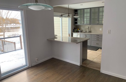 Ottawa Division House | Manotick waterfront property. Walking distance to pubs restaurants. groceries.