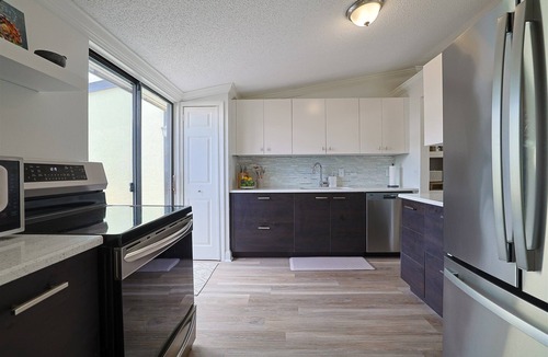 New Smyrna Beach Villa | Modern Coastal 2 bed 2 bath villa, pet friendly, 2 miles from beach