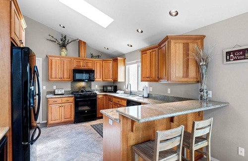 Three Rivers House | NEW LISTING Riverfront Retreat Peaceful Luxury on the Deschutes River