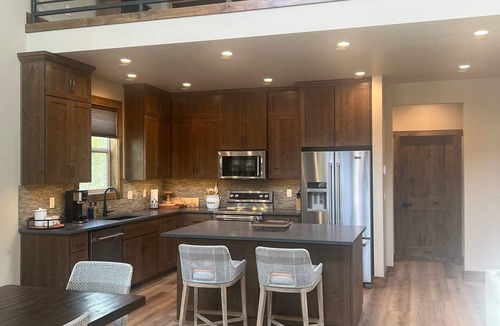 Gilchrist Cabin | Newer 3-bedroom cabin in fantastic Two Rivers North, free WiFi