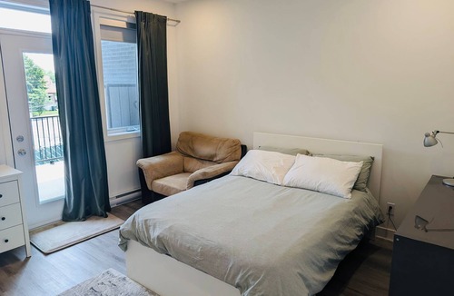 Sainte-Catherine Condo | Newly built condo, with excellent natural light, 20 minutes from the airport.