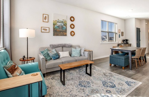 Ocean View House | Ocean View Beach Club Home w/pool & sauna, central AC, free WiFi, fitness center