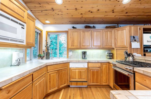 Deer Park House | POPL33 - Family-Friendly Sunriver Stay | Hot Tub, AC, Near Fort Rock