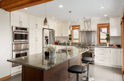 Dundarave House | Quiet Modern Dundadrave Oasis