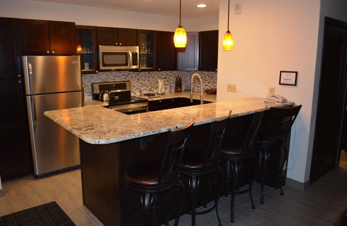 Peak 9 Condo | Ski in/out. By Ski school. 1 blk to Main Street. Hike/Bike in Summer. Fits 6.