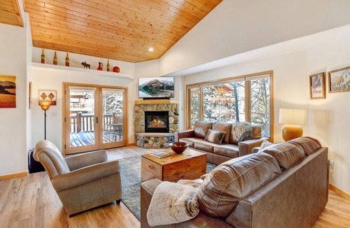 Old Town House | Slopeside Chalet 100 I Hot Tub I Great Views I Bunk Room I Work Space I Discounted Attractions
