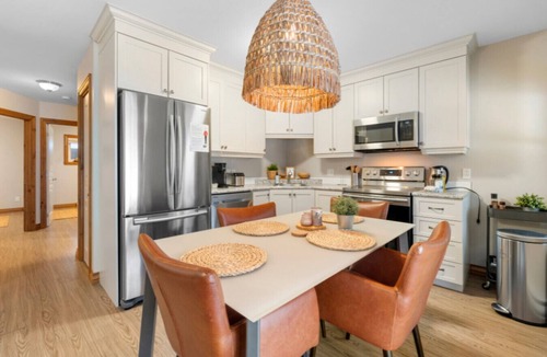 Mont-Tremblant Villa | Spacious 3-Story Golfside Townhouse with Pool Access – Aiglon 1614