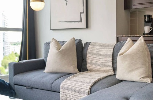 Fort York Apartment | Spacious 3BR condo with patio & free parking