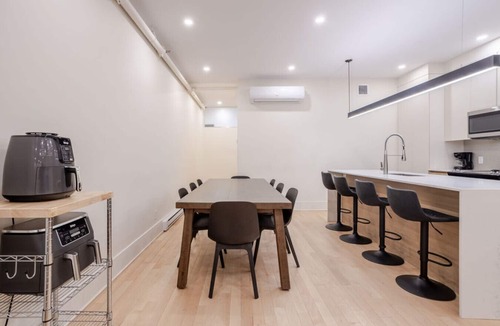 Milton Park Apartment | Spacious 4BR Prime MTL Location