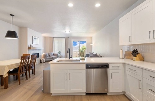 Bolton Villa | Spacious West Linn Mid-Term Retreat | 3Bed 2.5 Bath