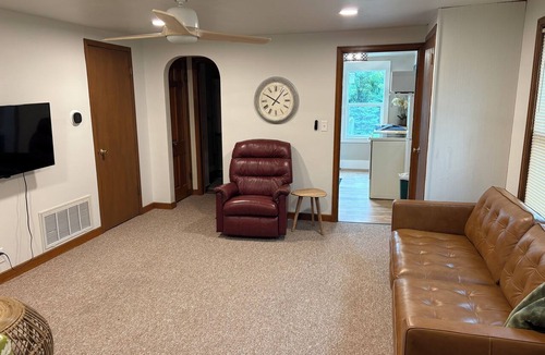 Morton Apartment | Stay in America's Pumpkin Capital! Furnished Apartment Near Peoria Hospitals