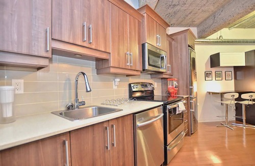 Quartier des Spectacles Apartment | Stylish Urban Loft Downtown,1 minute walk to the Place des arts METRO Station