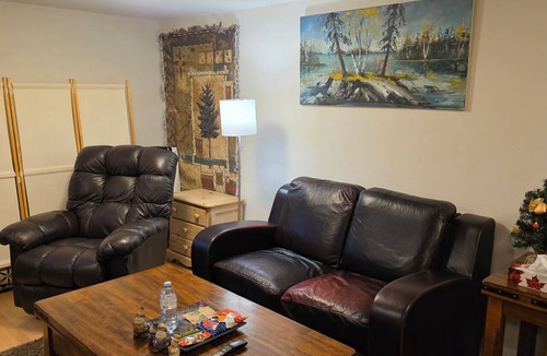 Yellowknife House | tAurora Views & Arctic Vibes, Adult Only — Stay Near Trails & Great slave Lake