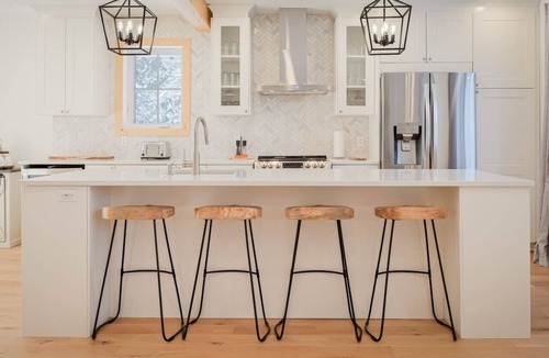 La Conception Ski Chalet | Tremblant Farmhouse w/Ski Hottub Fireplace Fondue Foosball Direct XC-Ski trails