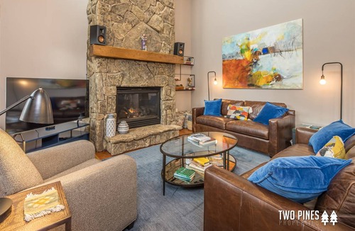 Big Sky House | Trotwood Townhome Right in Town Center- Walking Distance to Ski Shuttle