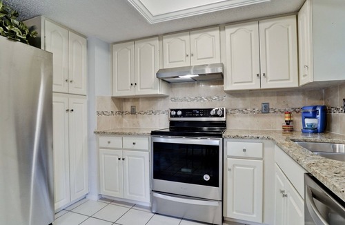 Park East Villa | VILLA SIESTA-DOWNTOWN SECRET - HEATED POOL! NEAR BEACHES- GOLFING