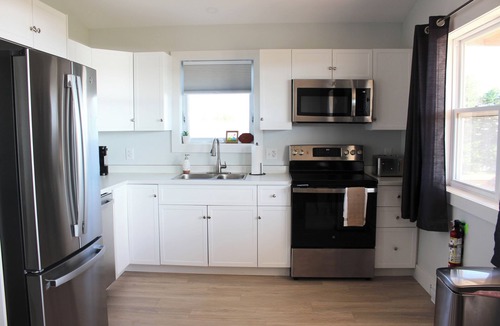 Anglo Rustico Cottage | Water Front Cottage- 10 Min Walk To Barachois Beach, Minutes to North Rustico