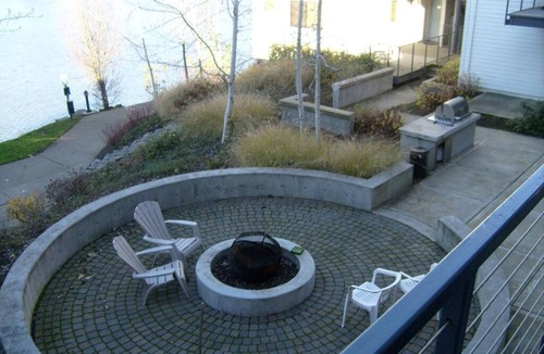 Old Town Chinatown Condo | Waterfront Pearl Home Away from Home